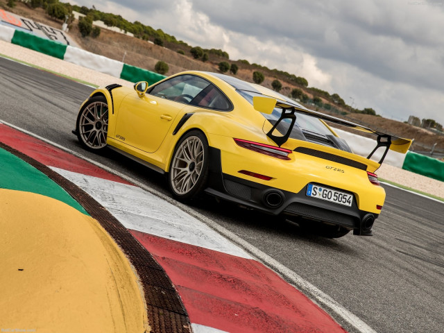 Porsche 911 GT2 RS фото