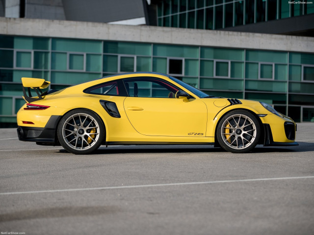 Porsche 911 GT2 RS фото