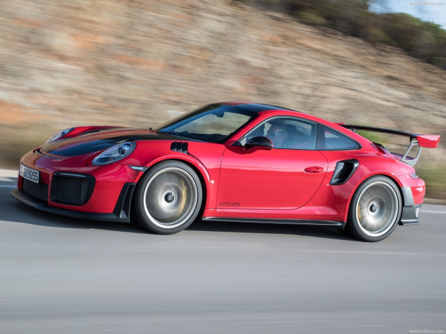 Porsche 911 GT2 RS фото