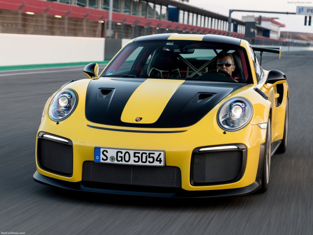 Porsche 911 GT2 RS фото