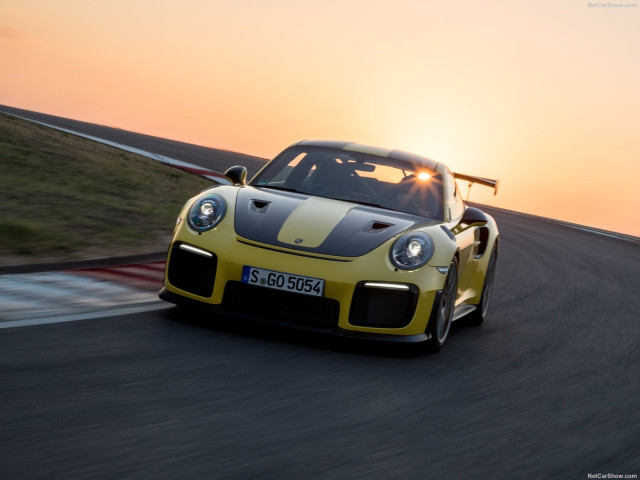 Porsche 911 GT2 RS фото