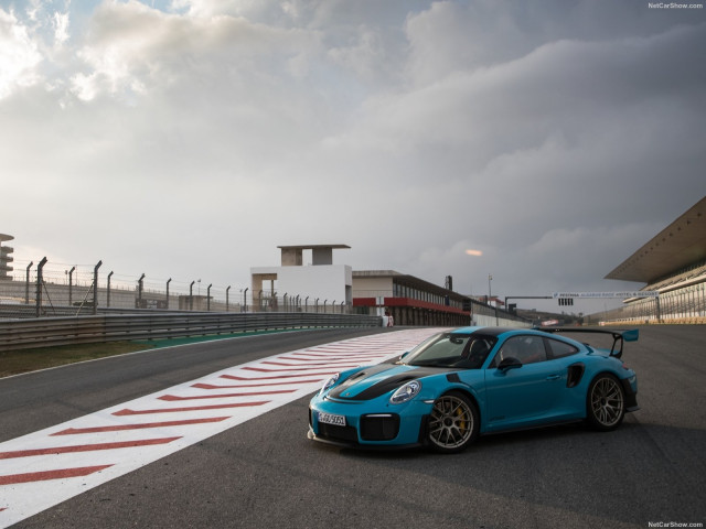 Porsche 911 GT2 RS фото