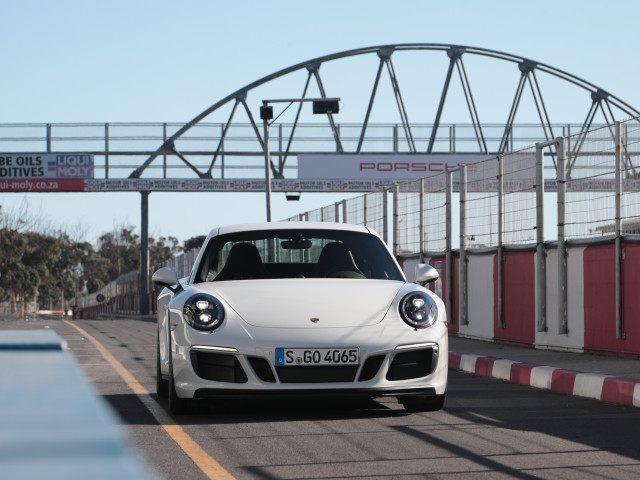 Porsche 911 GTS фото