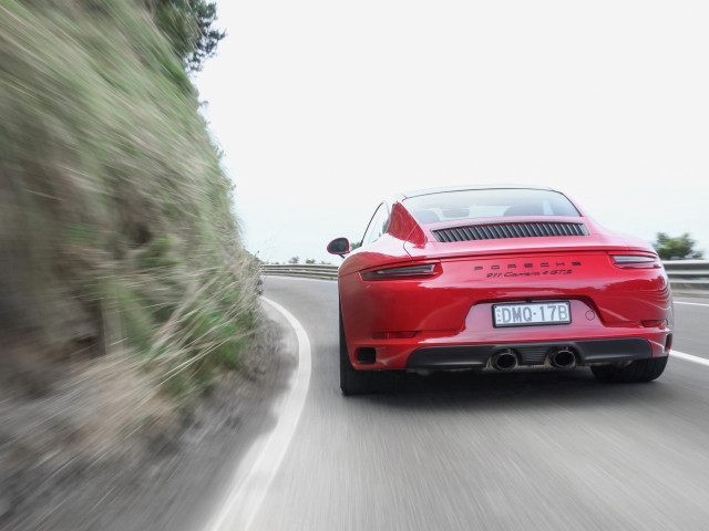 Porsche 911 GTS фото