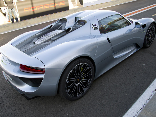 Porsche 918 Spyder фото