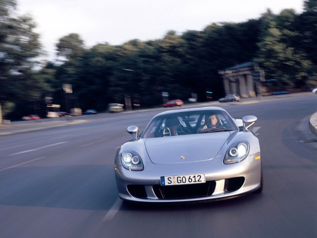 Porsche Carrera GT фото