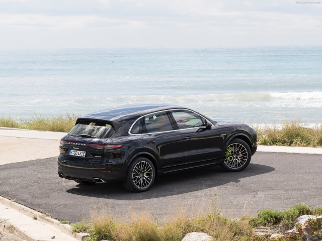 Porsche Cayenne Hybrid фото