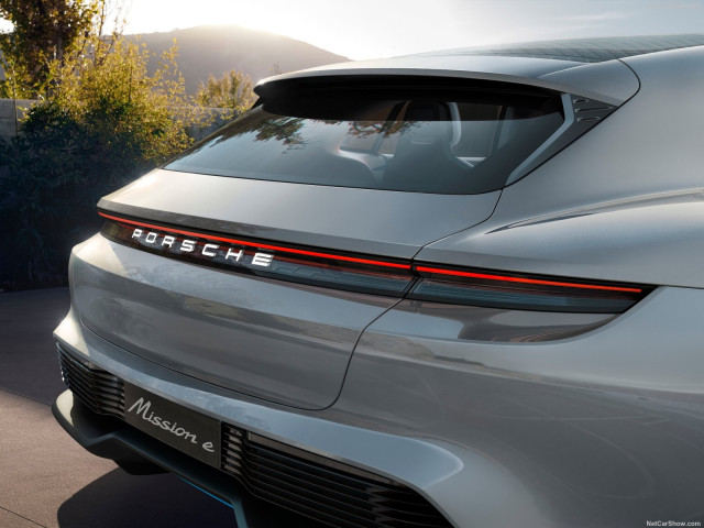 Porsche Mission E фото