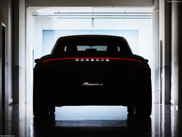 Porsche Mission E фото