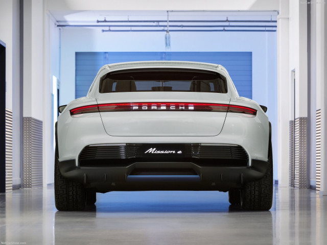 Porsche Mission E фото