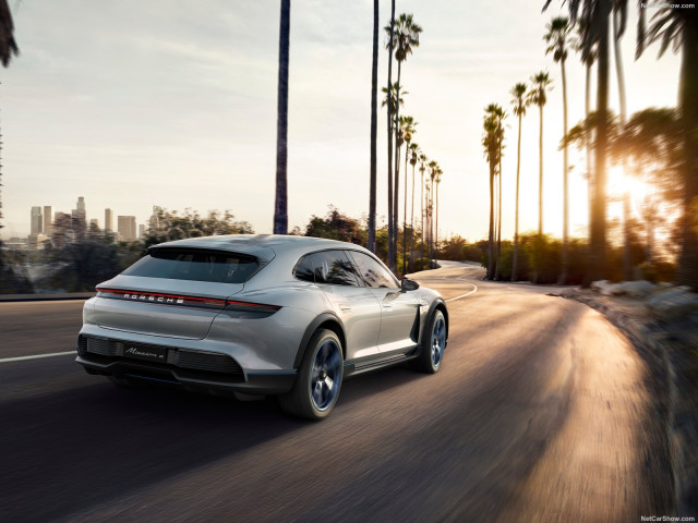 Porsche Mission E фото