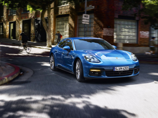 Porsche Panamera 4 E-Hybrid фото