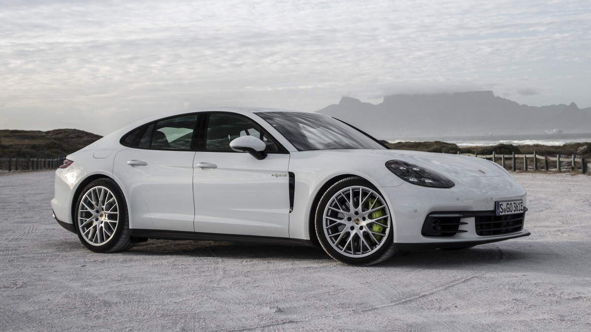 Porsche Panamera 4 E-Hybrid фото 180200