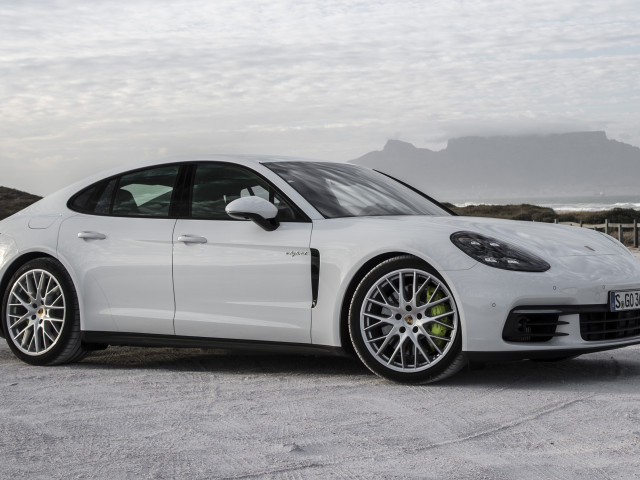 Porsche Panamera 4 E-Hybrid фото