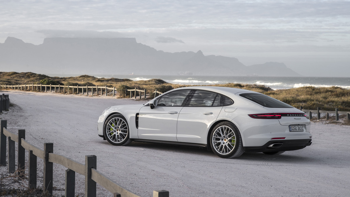 Porsche Panamera 4 E-Hybrid фото 180203