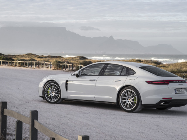 Porsche Panamera 4 E-Hybrid фото