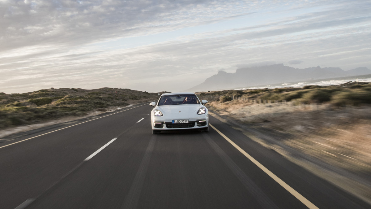 Porsche Panamera 4 E-Hybrid фото 180204