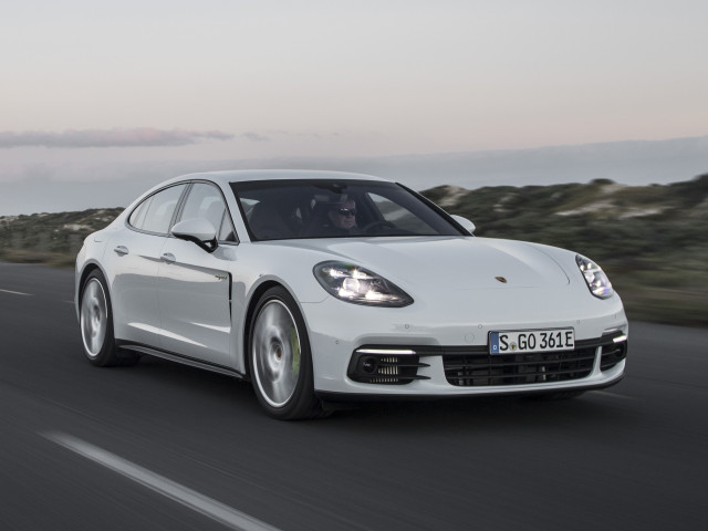 Porsche Panamera 4 E-Hybrid фото