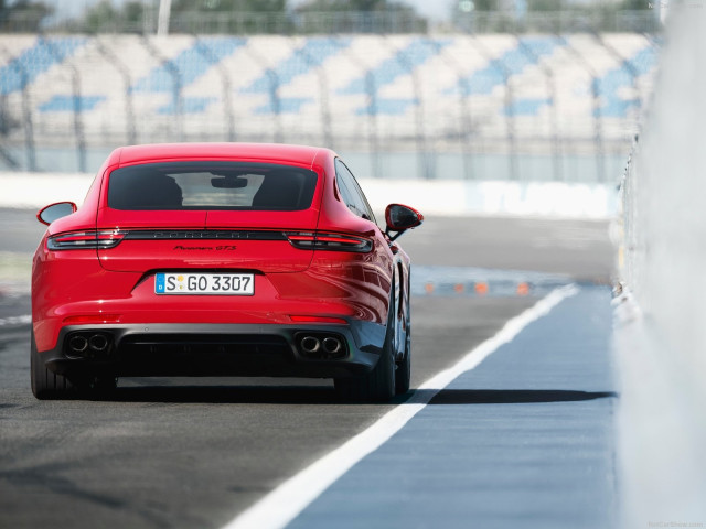 Porsche Panamera GTS фото