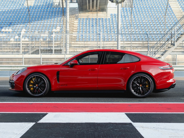 Porsche Panamera GTS фото