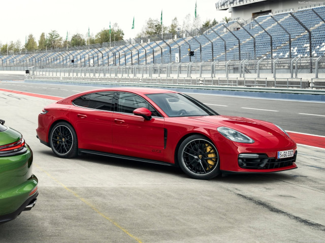 Porsche Panamera GTS фото