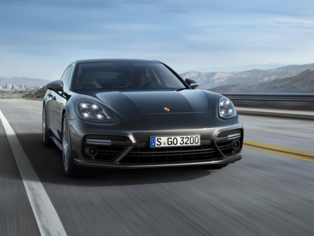 Porsche Panamera Turbo фото