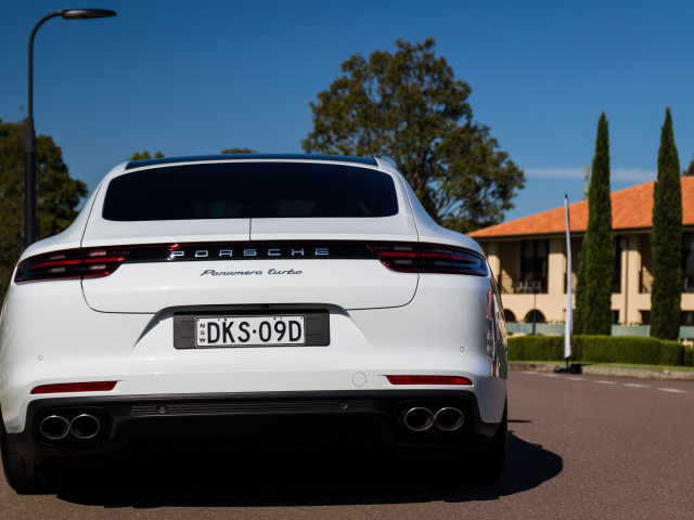 Porsche Panamera Turbo фото