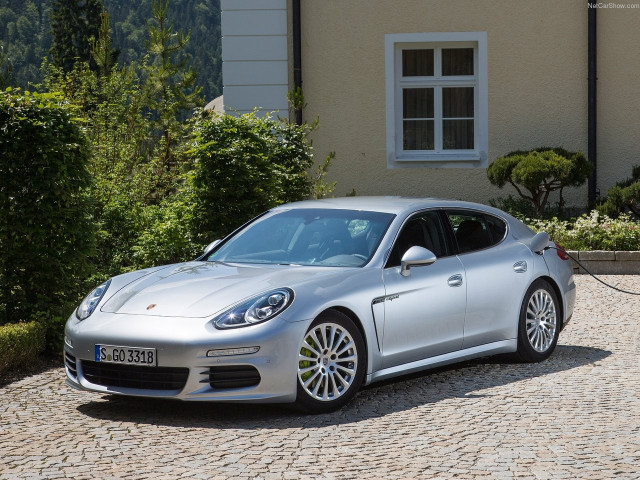 Porsche Panamera фото