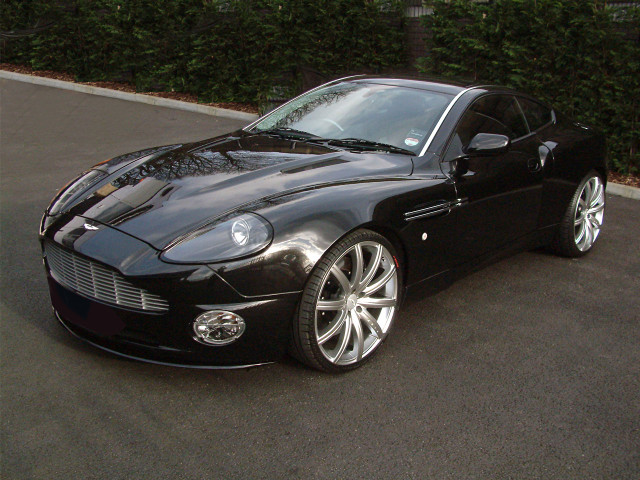 Project Kahn Aston Martin фото