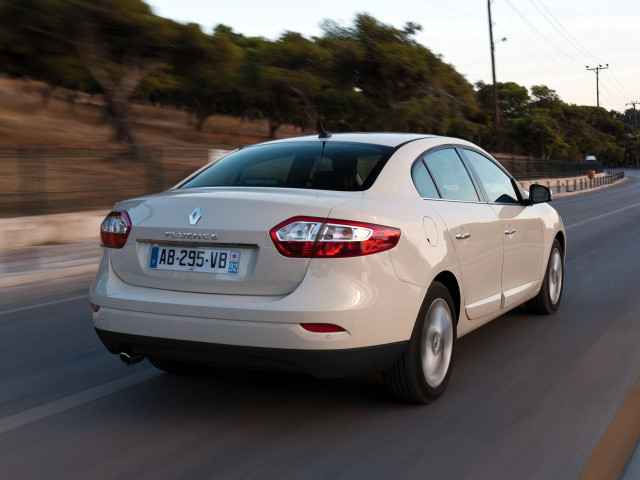 Renault Fluence фото