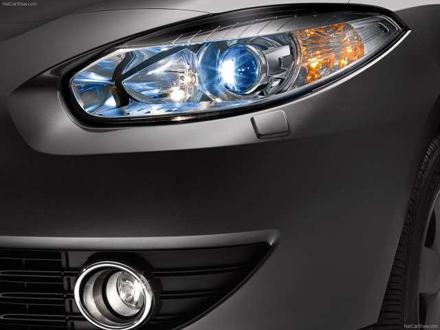 Renault Fluence фото