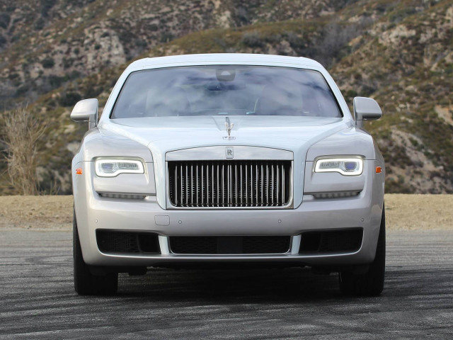 Rolls-Royce Ghost фото