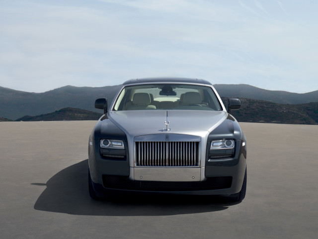 Rolls-Royce Ghost фото