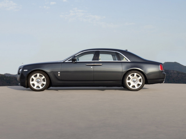 Rolls-Royce Ghost фото