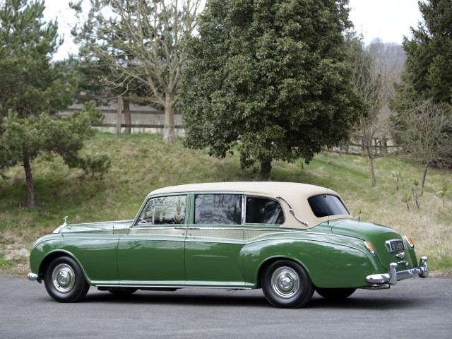 Rolls-Royce Phantom фото