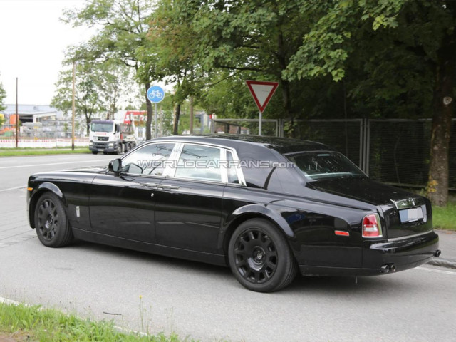 Rolls-Royce Phantom фото