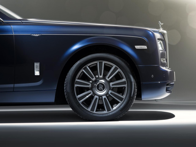 Rolls-Royce Phantom фото