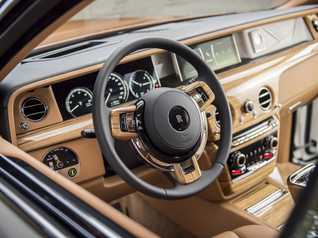 Rolls-Royce Phantom фото