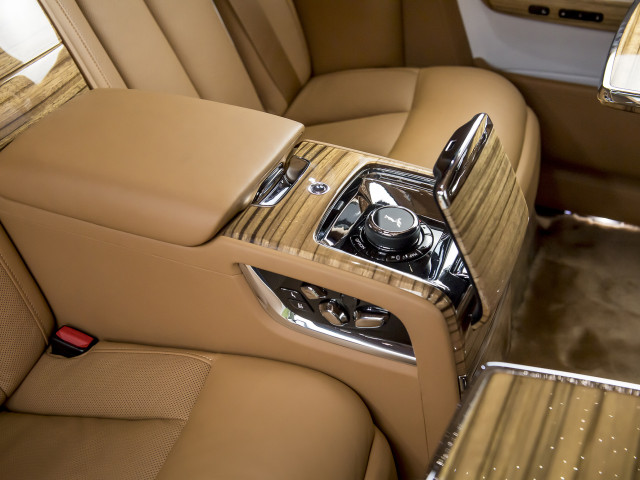 Rolls-Royce Phantom фото