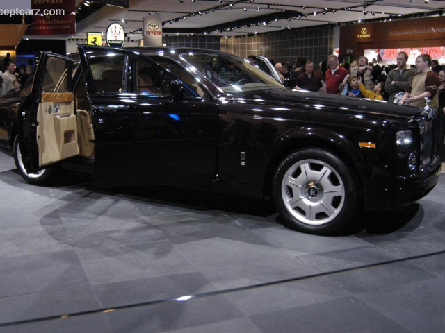 Rolls-Royce Phantom фото