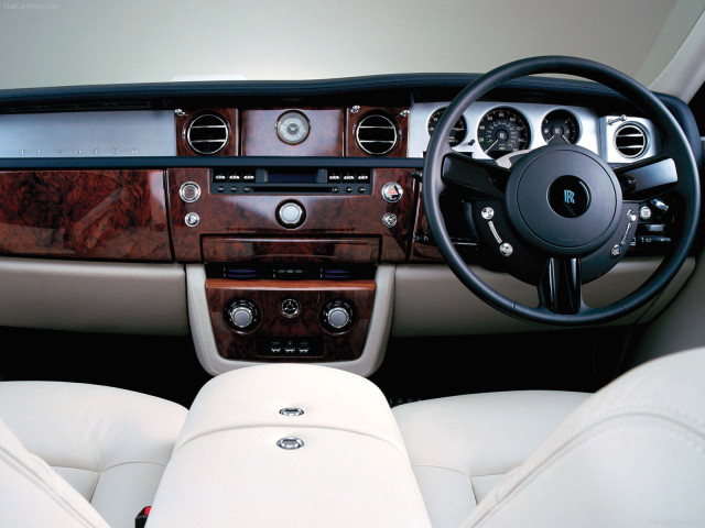 Rolls-Royce Phantom фото