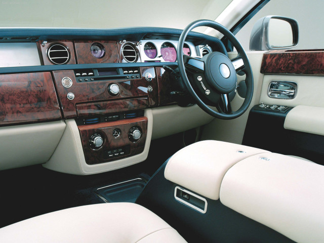 Rolls-Royce Phantom фото