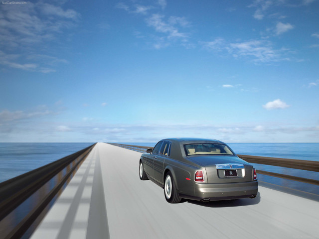 Rolls-Royce Phantom фото