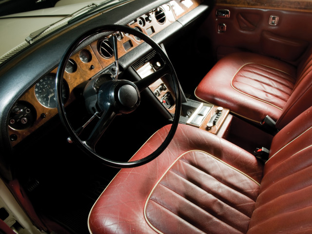 Rolls-Royce Silver Shawdow фото