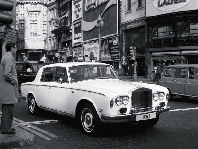 Rolls-Royce Silver Shawdow фото