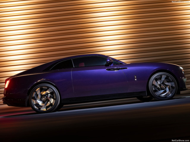 Rolls-Royce Spectre фото