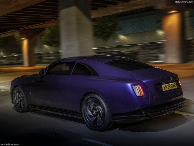 Rolls-Royce Spectre фото