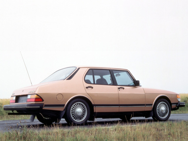 Saab 900 фото