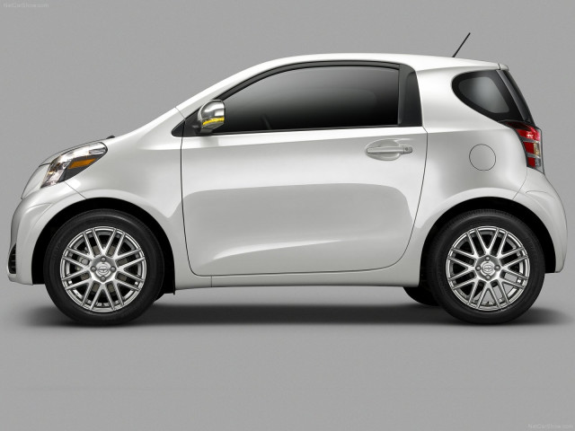 Scion iQ фото