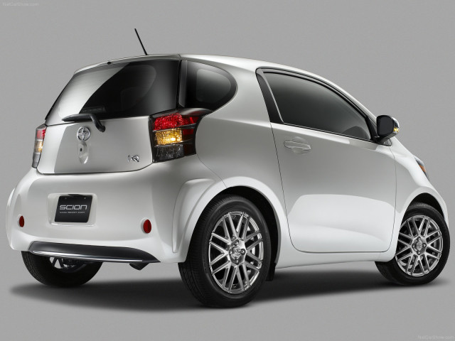 Scion iQ фото